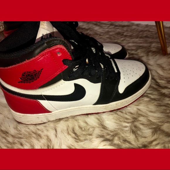 1s red black and white